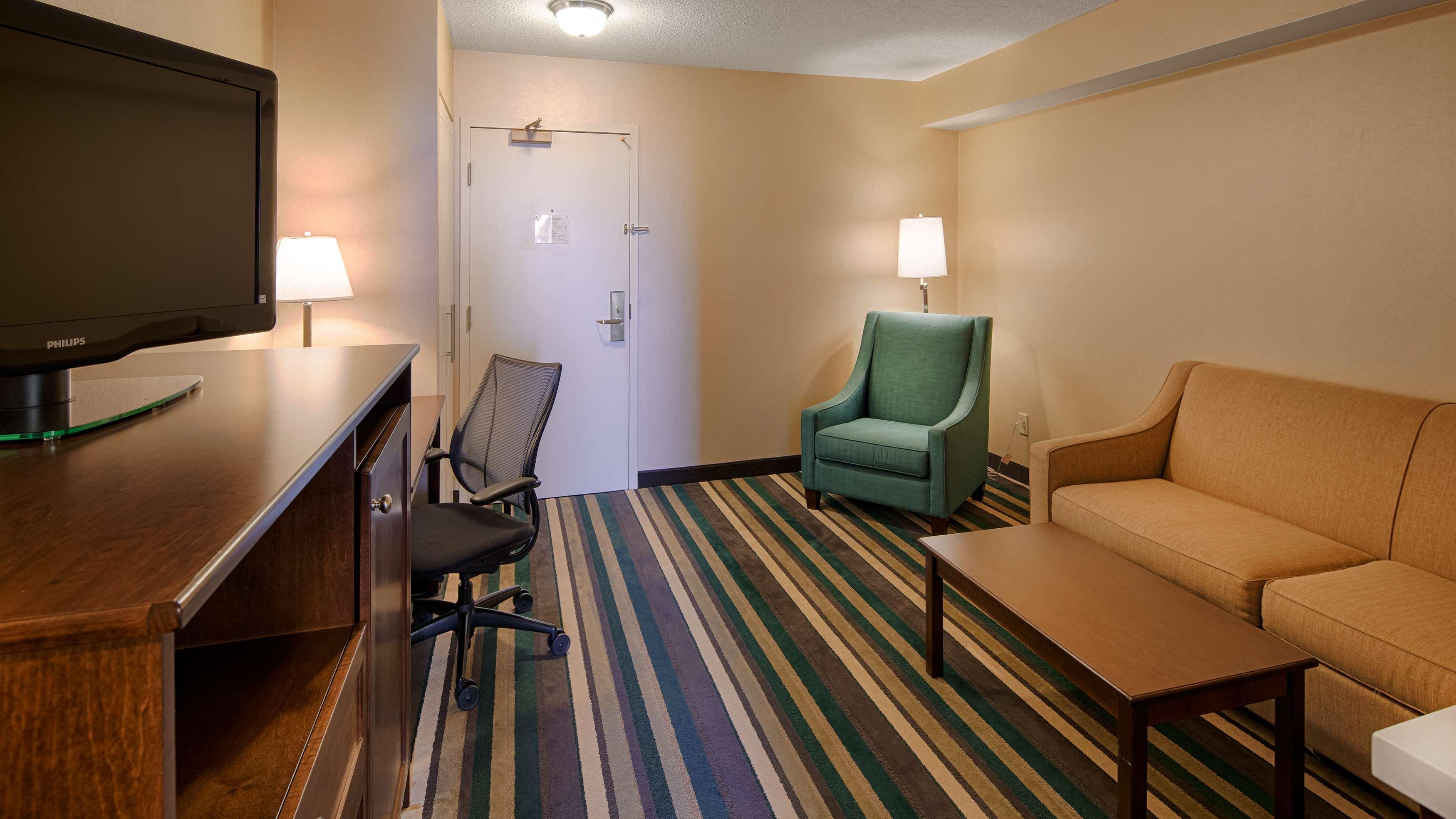 Best Western Plus Winnipeg Airport Hotel Bagian luar foto