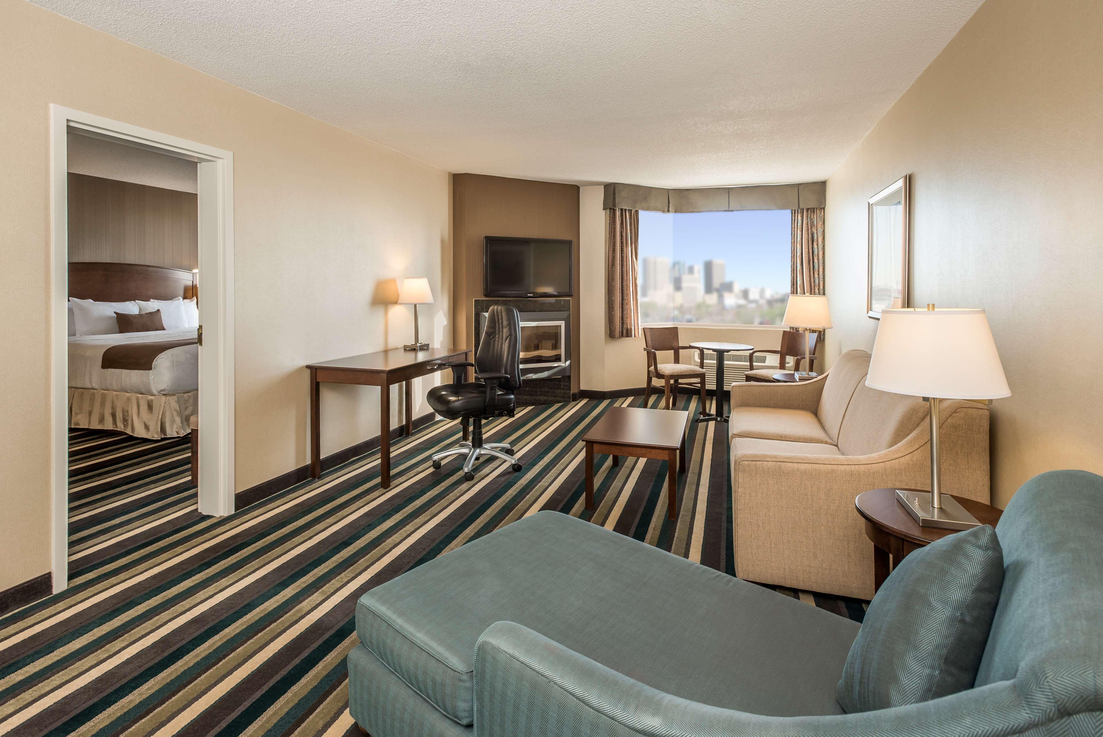 Best Western Plus Winnipeg Airport Hotel Bagian luar foto