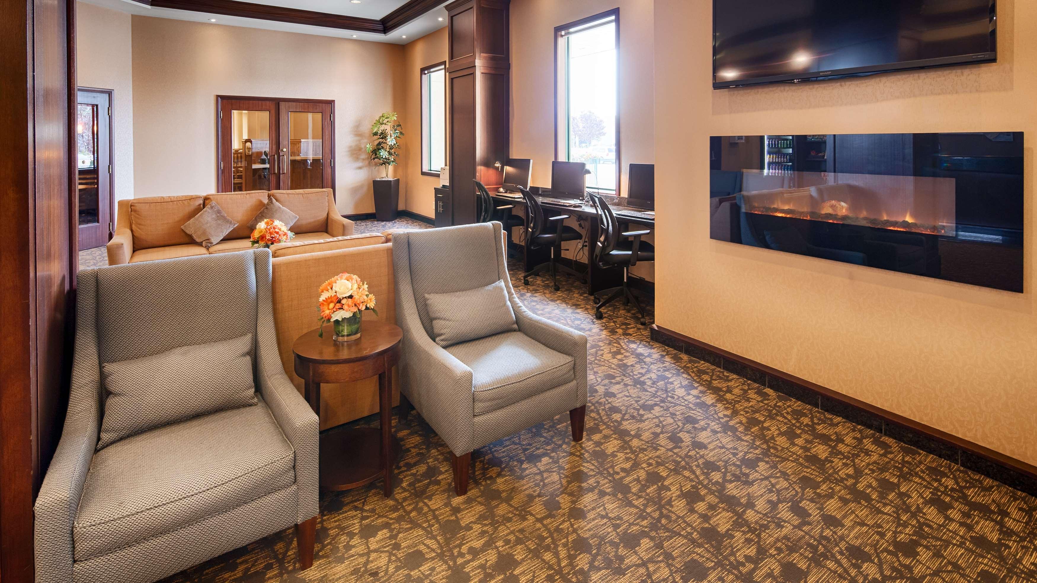 Best Western Plus Winnipeg Airport Hotel Bagian luar foto