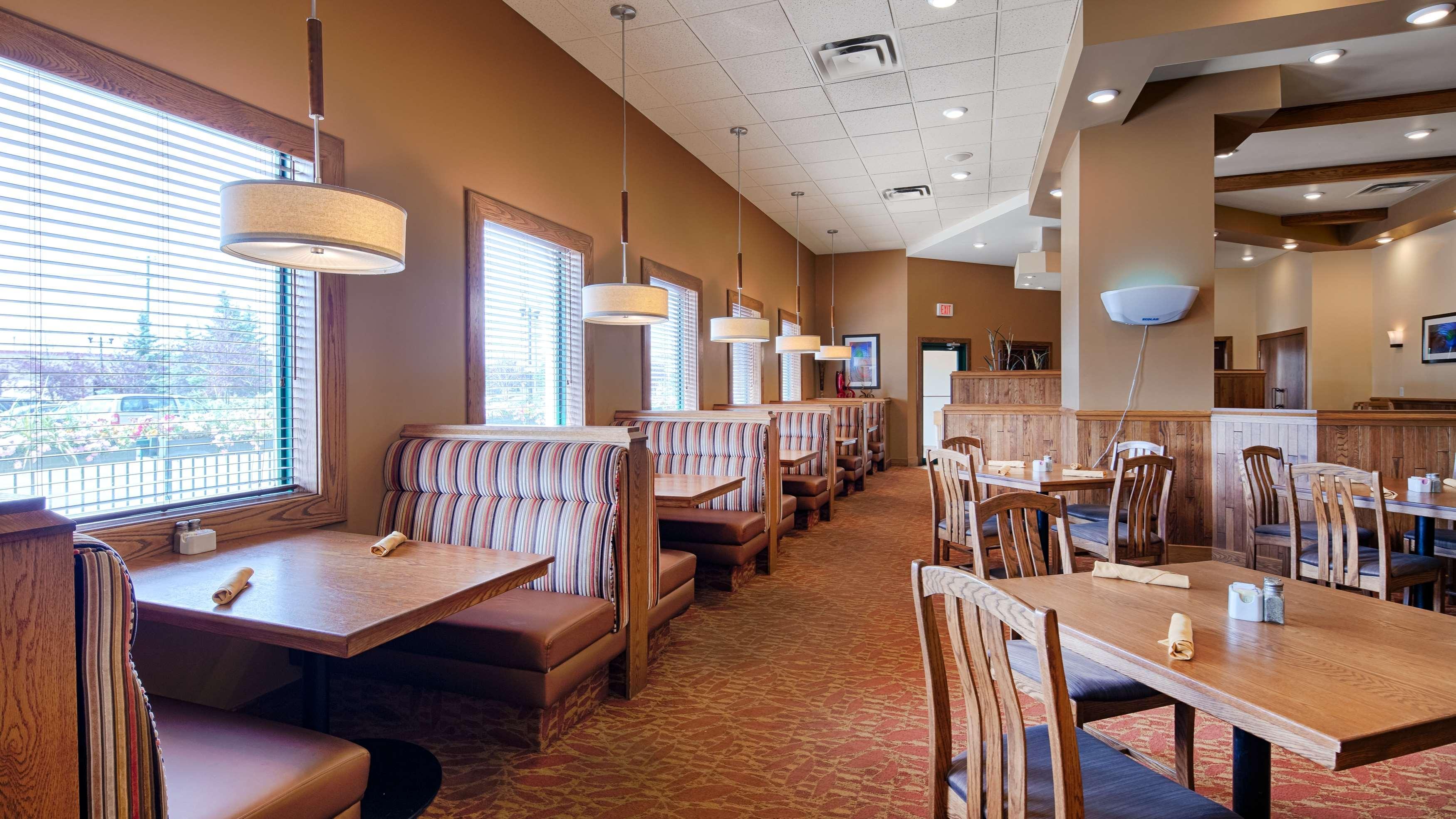 Best Western Plus Winnipeg Airport Hotel Bagian luar foto