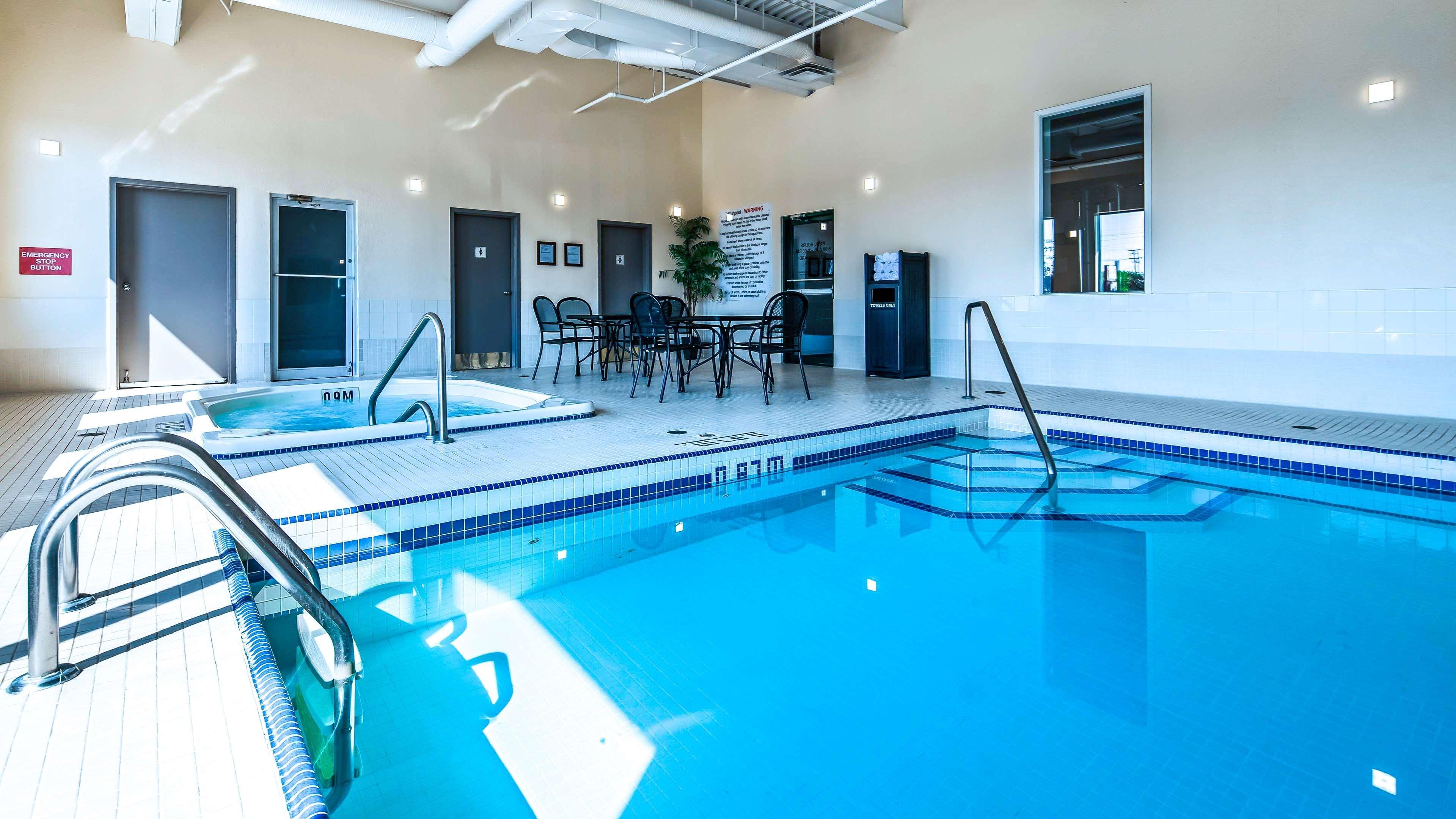 Best Western Plus Winnipeg Airport Hotel Bagian luar foto