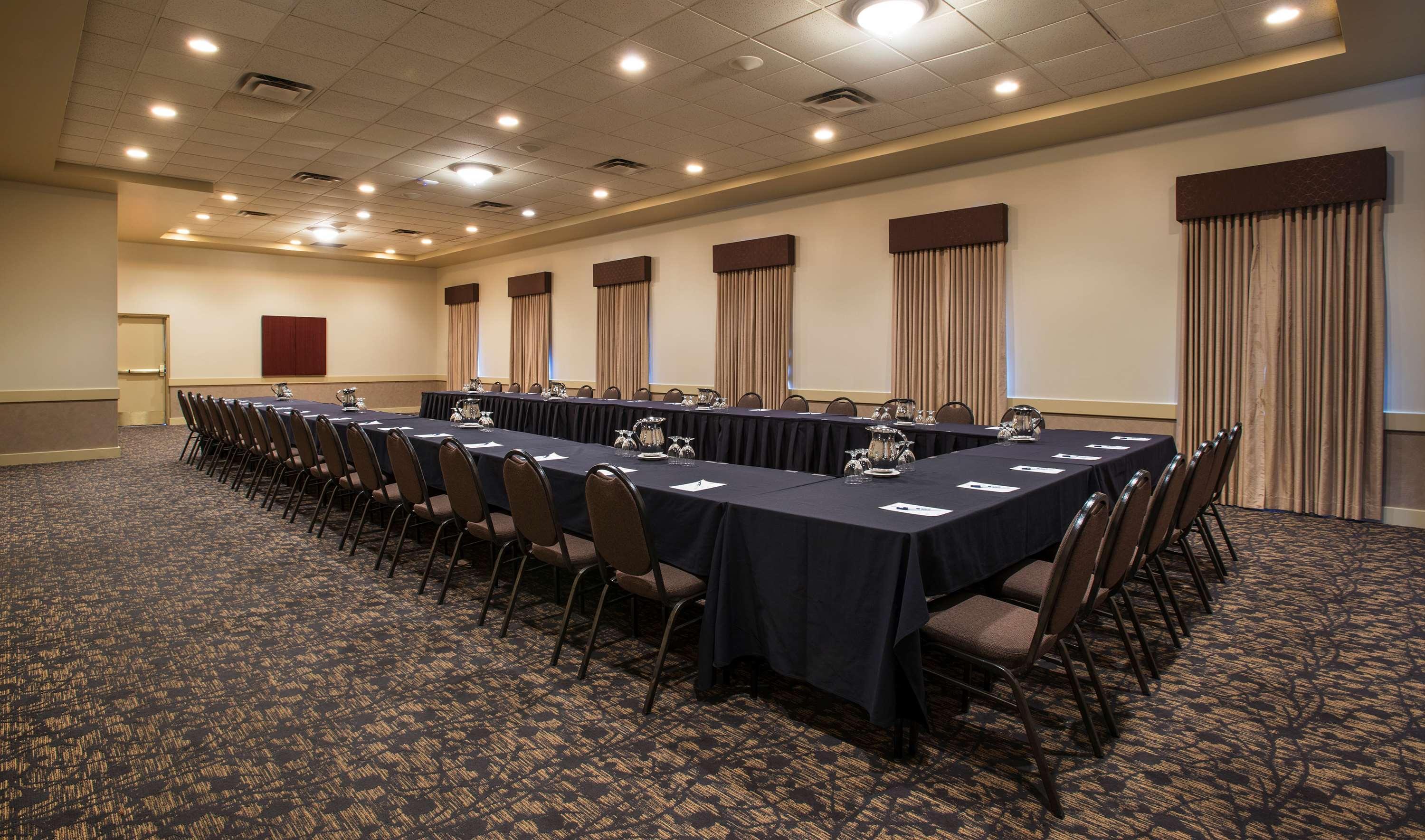 Best Western Plus Winnipeg Airport Hotel Bagian luar foto