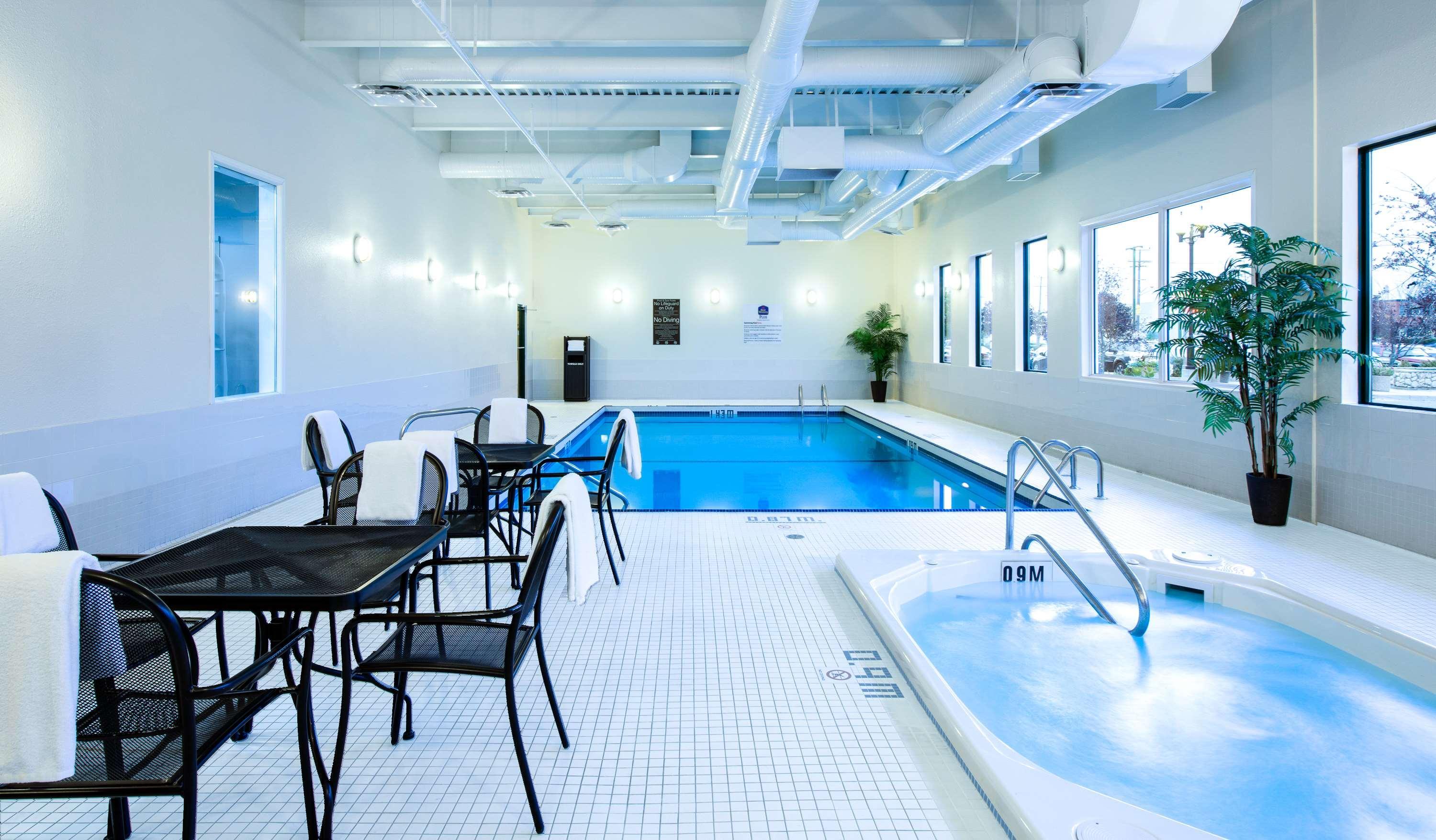 Best Western Plus Winnipeg Airport Hotel Bagian luar foto