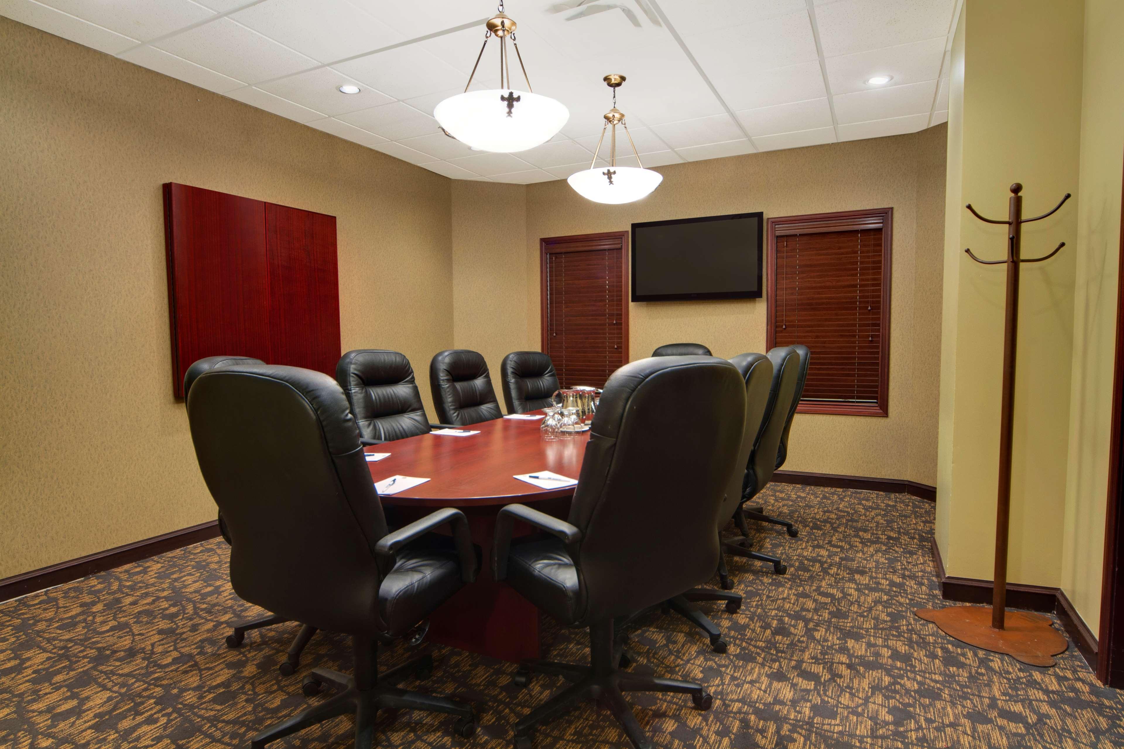 Best Western Plus Winnipeg Airport Hotel Bagian luar foto