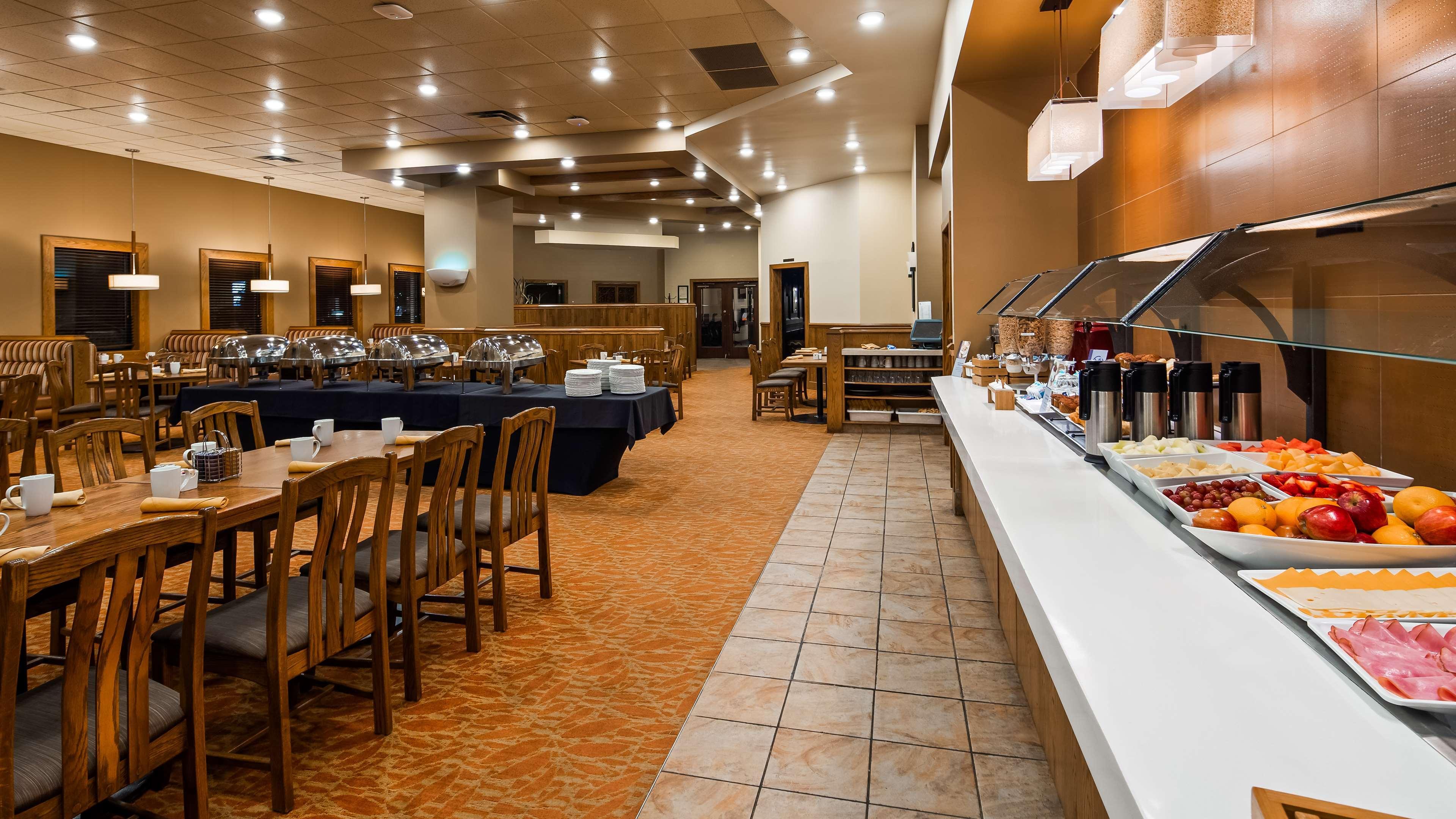 Best Western Plus Winnipeg Airport Hotel Bagian luar foto