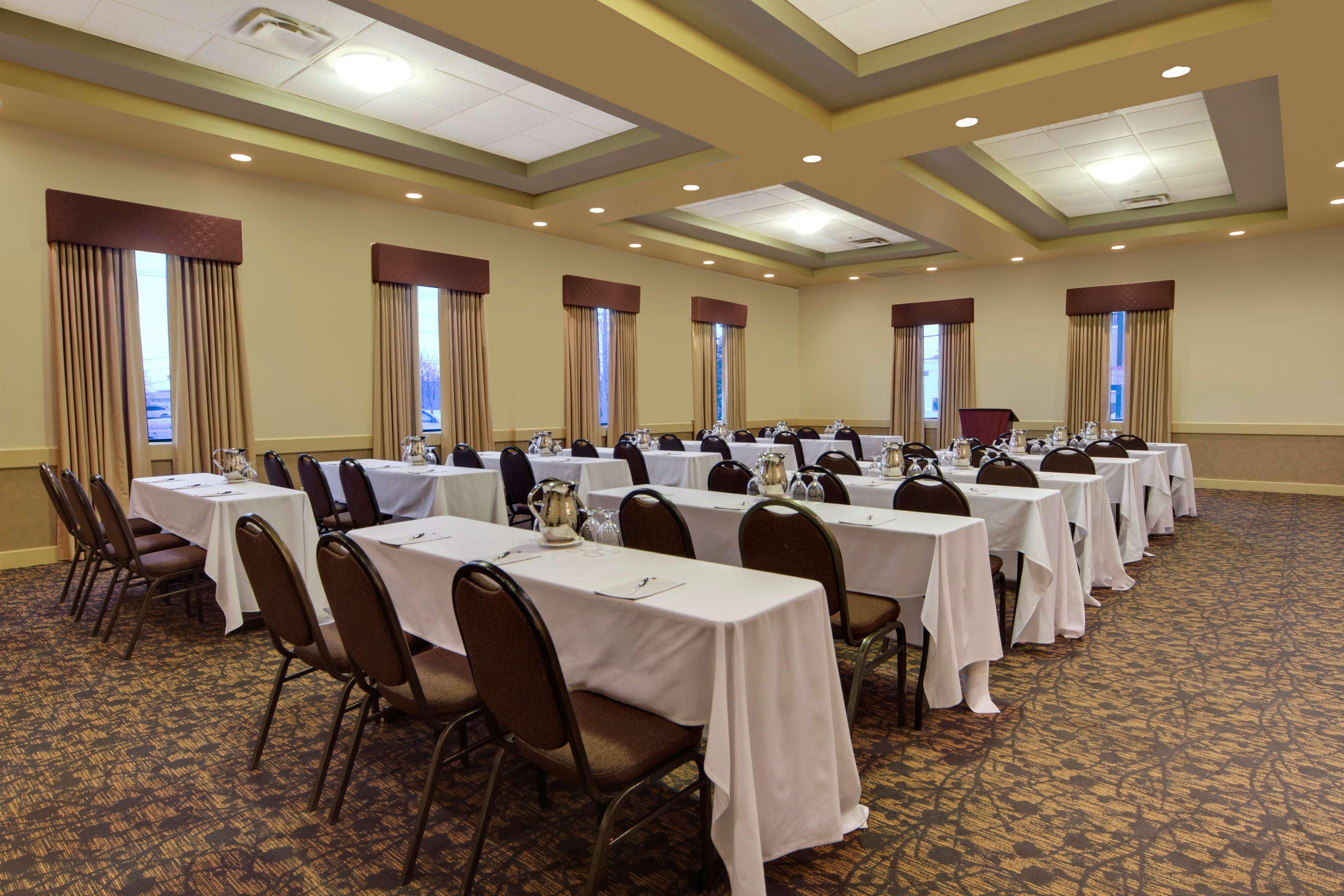 Best Western Plus Winnipeg Airport Hotel Bagian luar foto