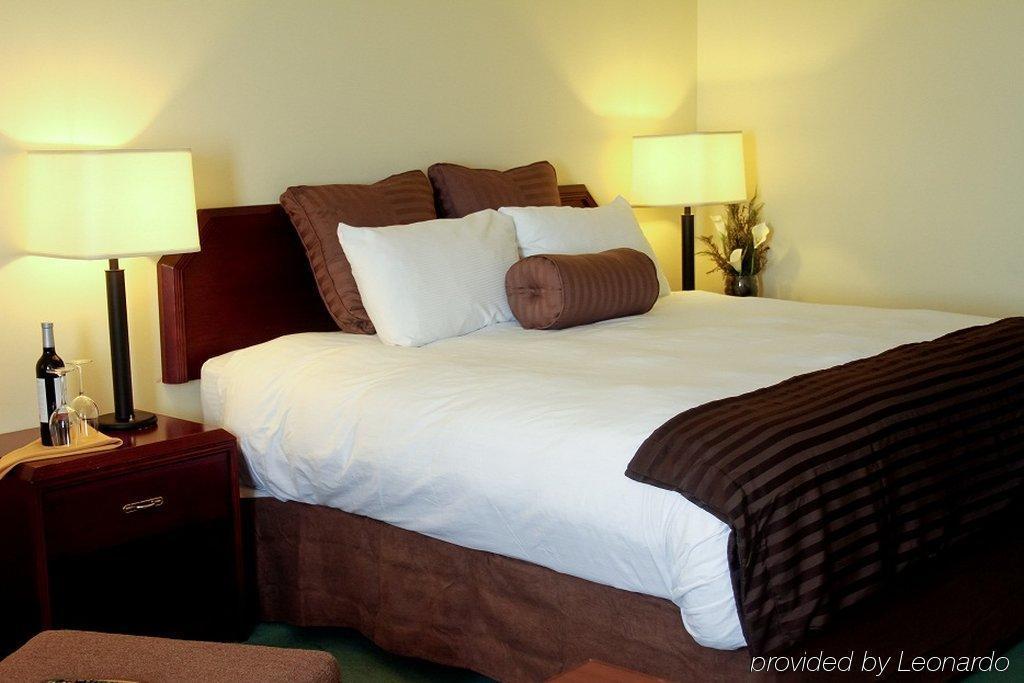 Best Western Plus Winnipeg Airport Hotel Bagian luar foto