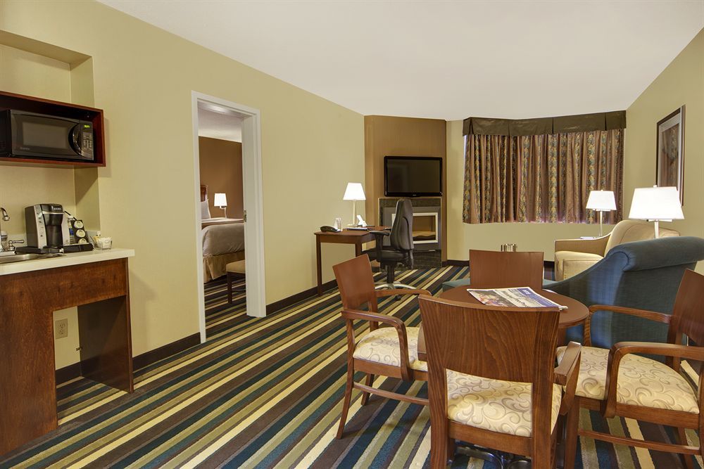 Best Western Plus Winnipeg Airport Hotel Bagian luar foto