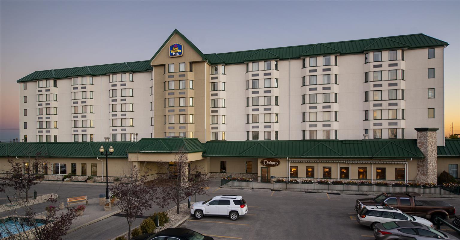 Best Western Plus Winnipeg Airport Hotel Bagian luar foto