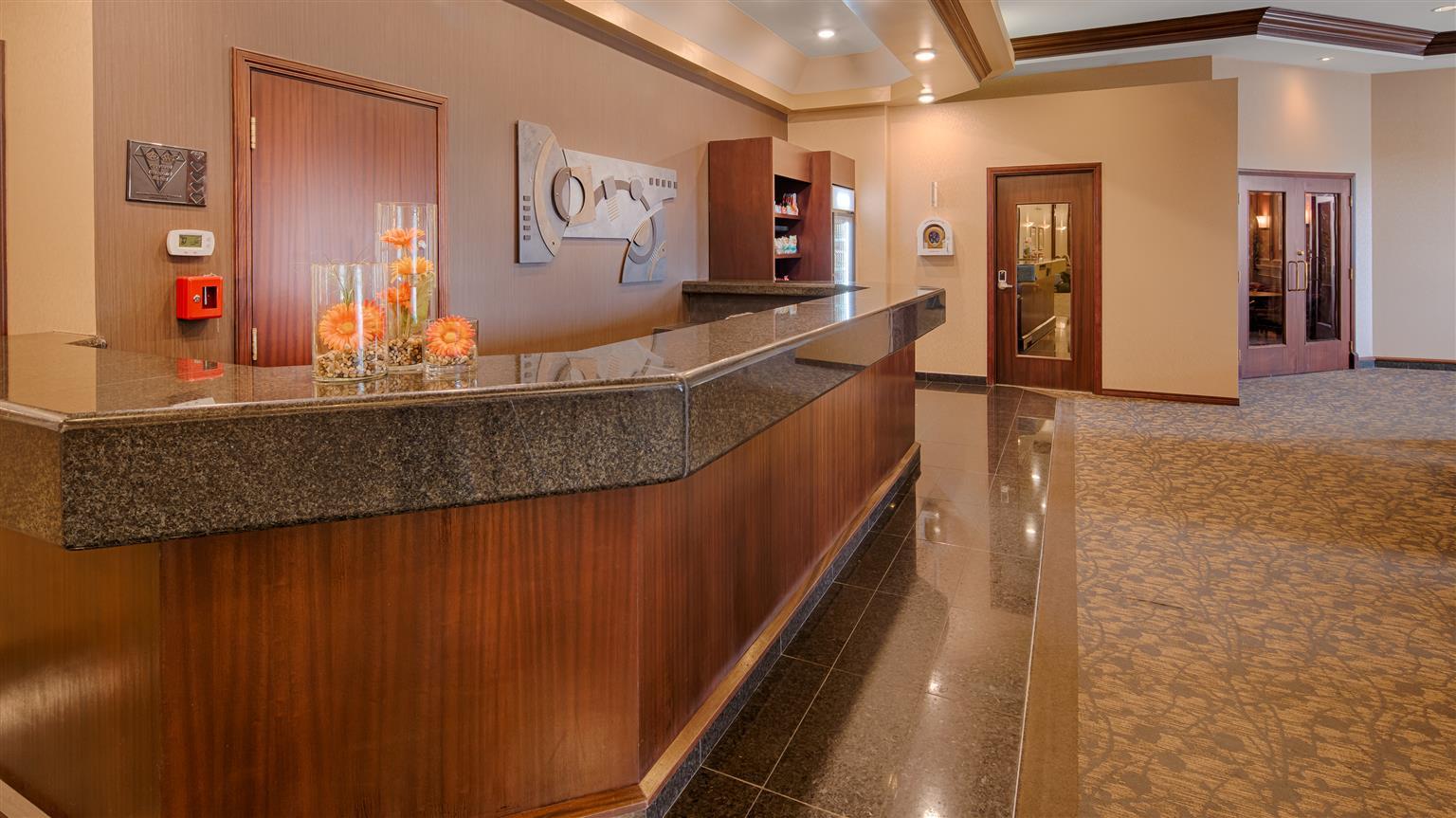 Best Western Plus Winnipeg Airport Hotel Bagian luar foto