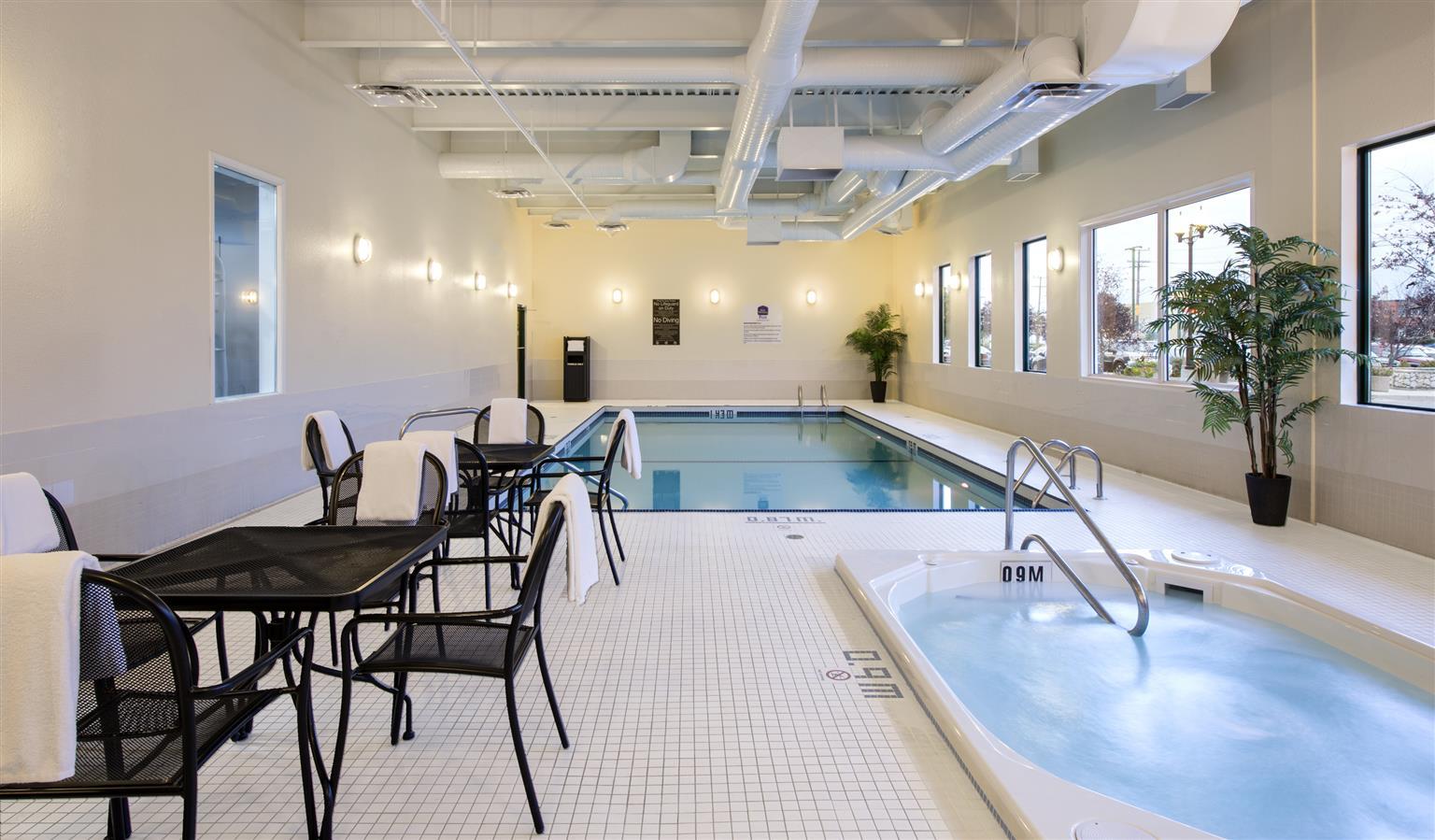 Best Western Plus Winnipeg Airport Hotel Bagian luar foto