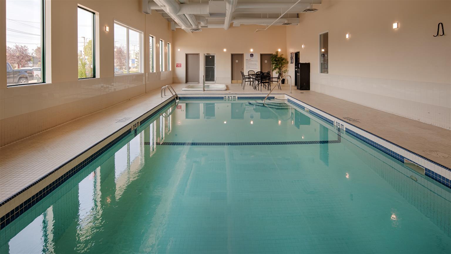 Best Western Plus Winnipeg Airport Hotel Bagian luar foto