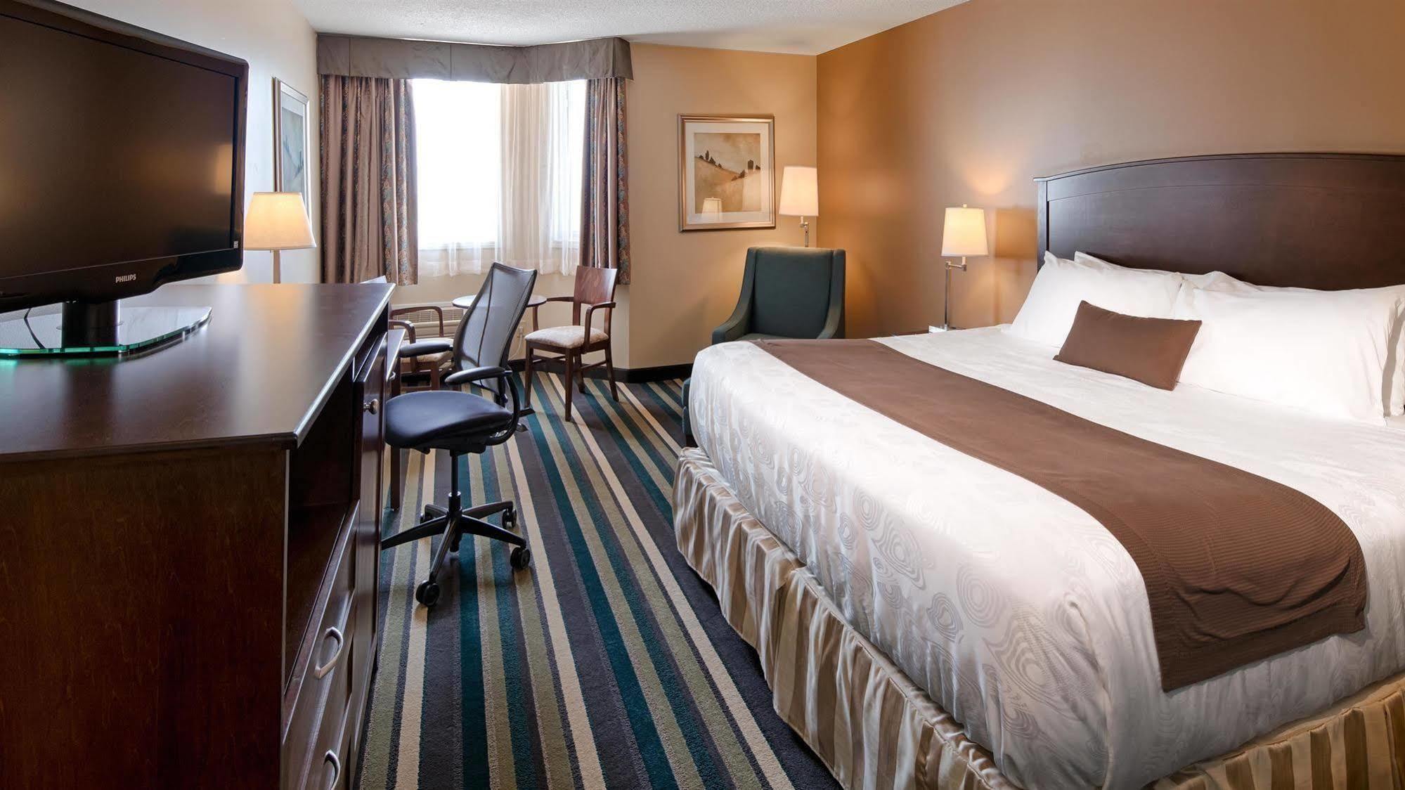 Best Western Plus Winnipeg Airport Hotel Bagian luar foto