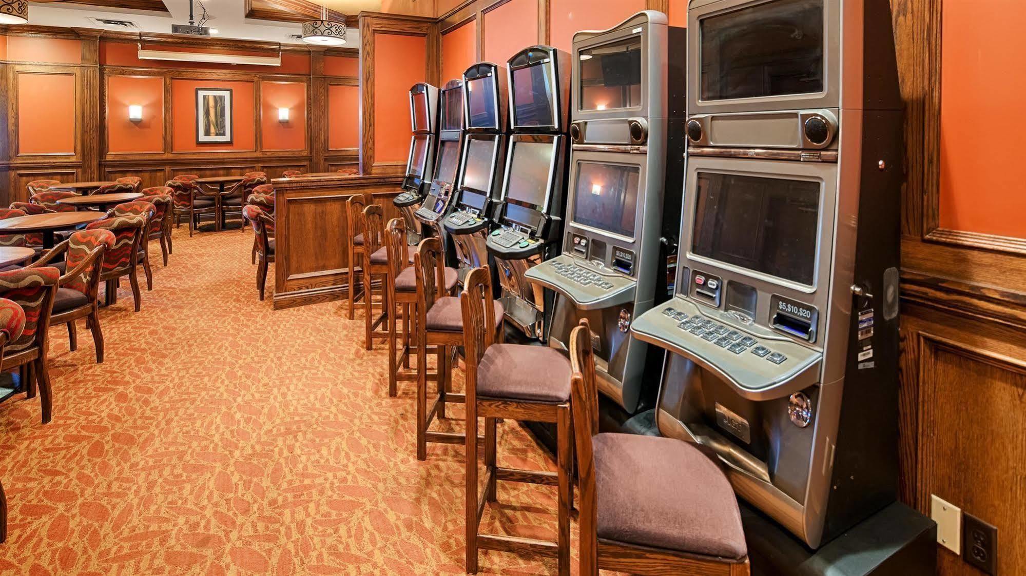 Best Western Plus Winnipeg Airport Hotel Bagian luar foto